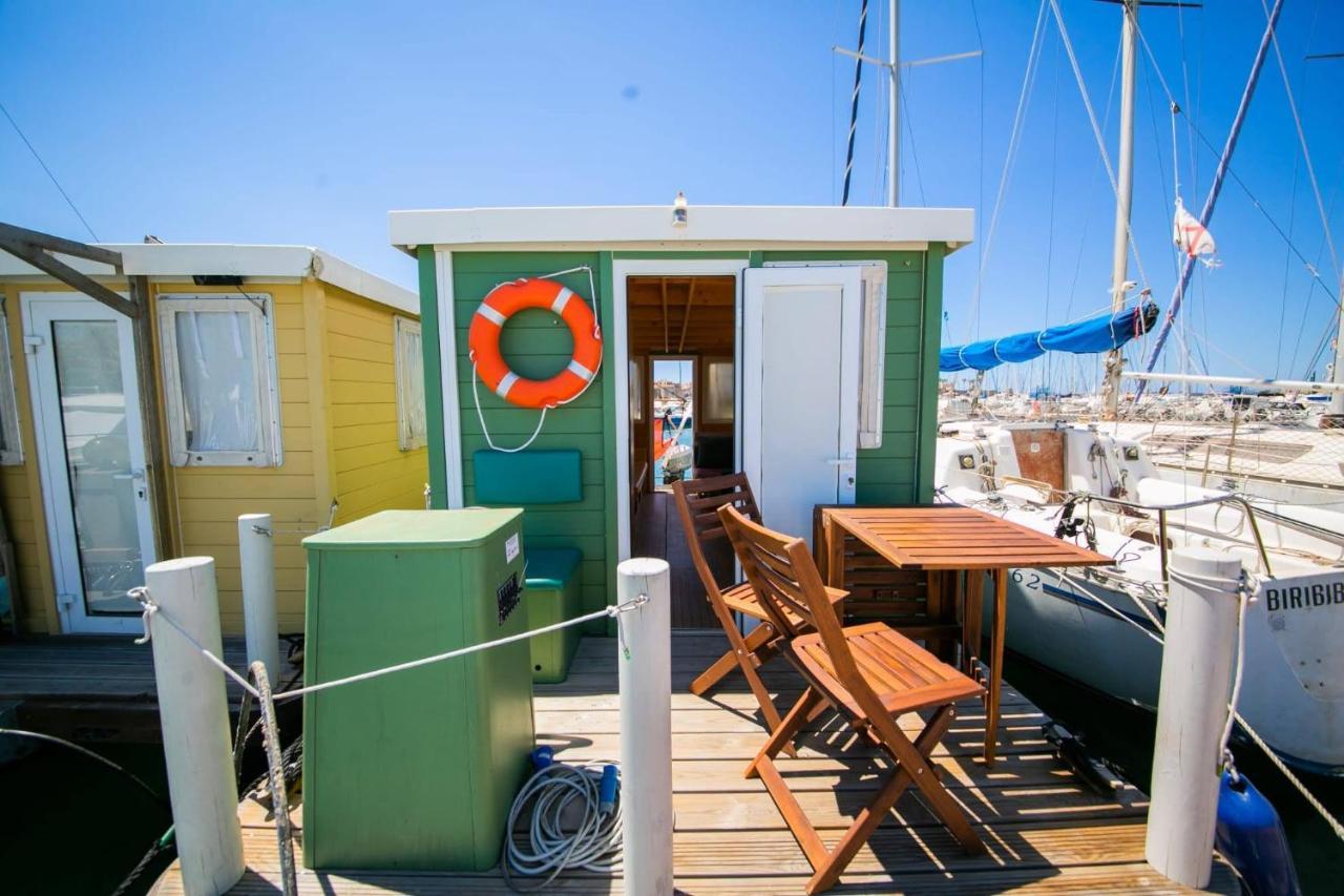 Bådhotel Sardinia Houseboat Ad