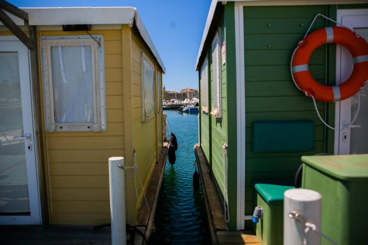 Botel Sardinia Houseboat Ad